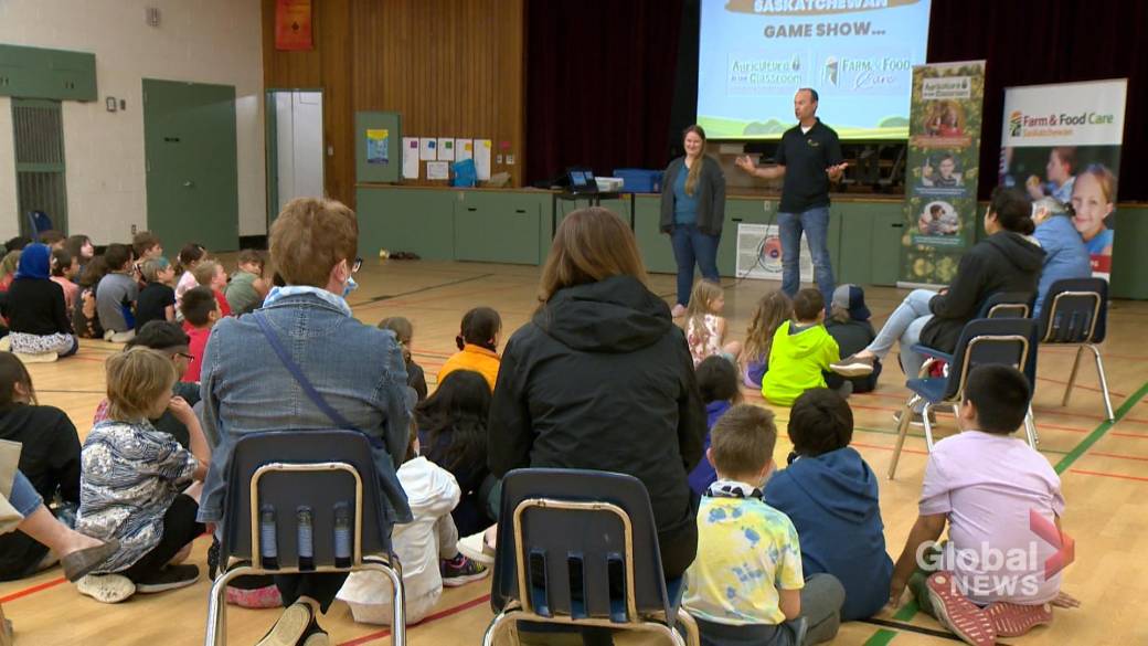 Click to play video: 'Saskatchewan kids learn about how food is grown'